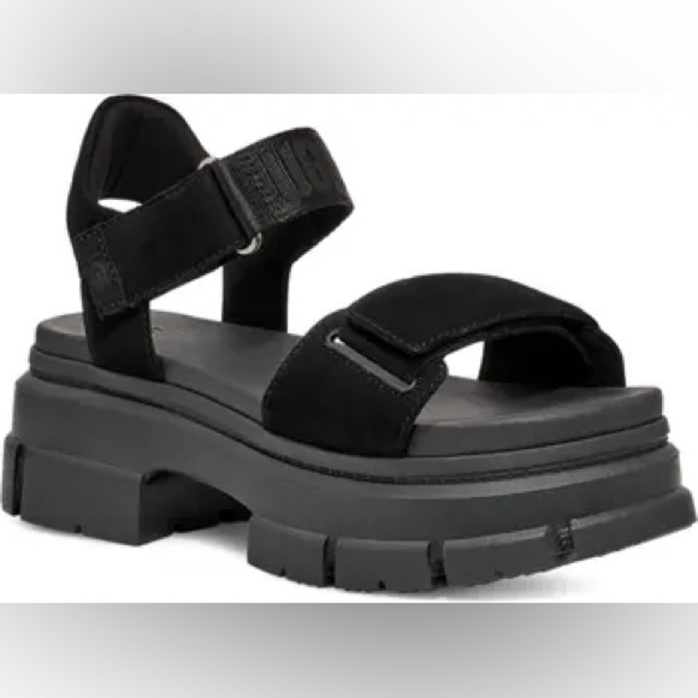 NEVER WORN UGG Ashton Lug Sandals